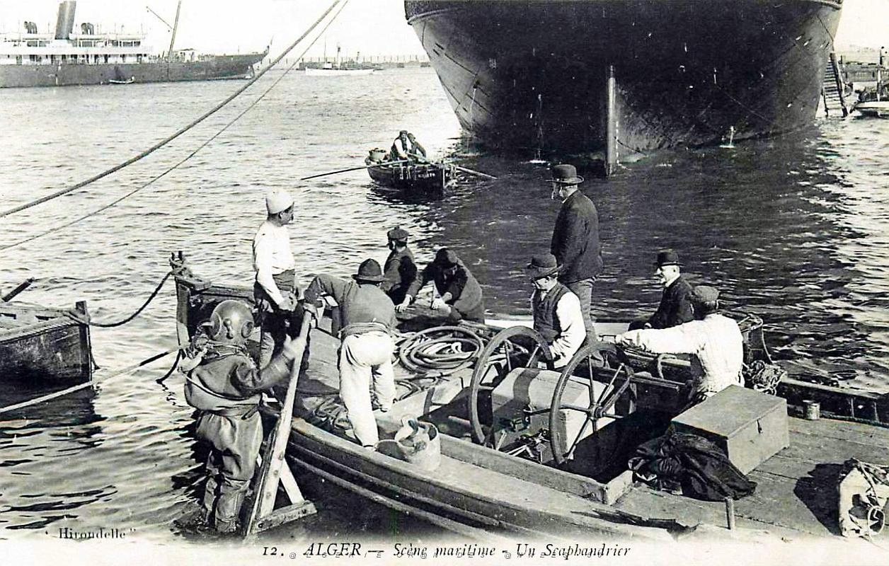 1063- Alger - Un scaphandrier.jpg